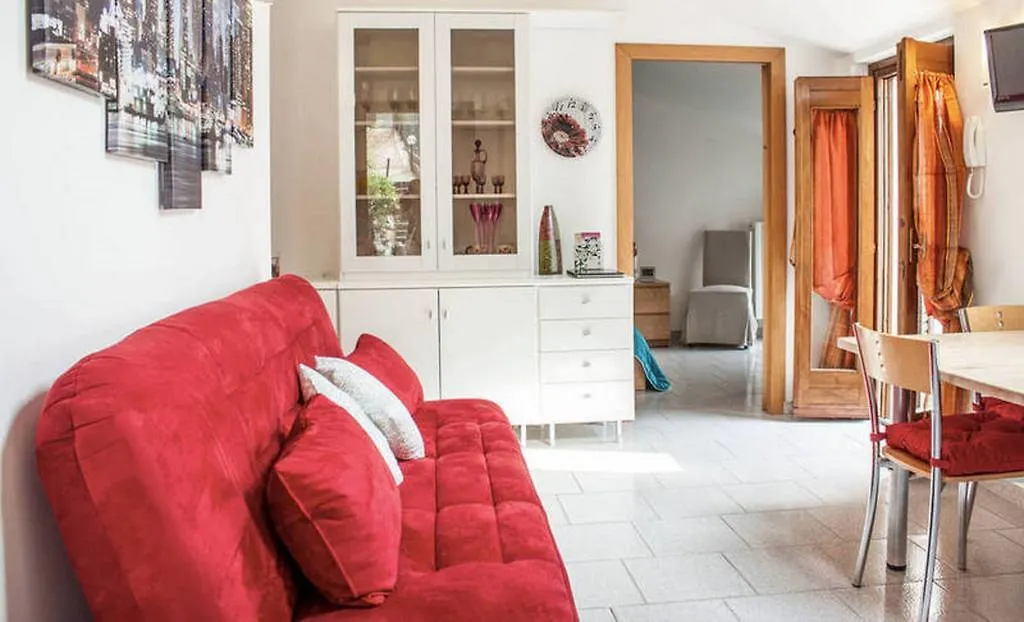 La Mansarda Sul Lago Lezzeno Apartmán