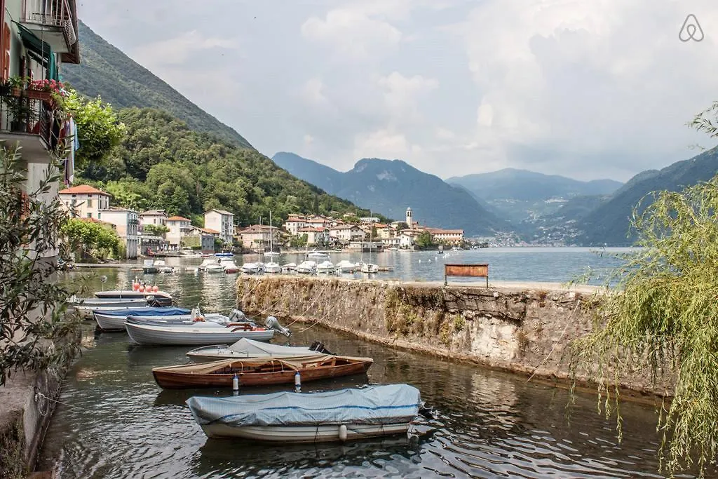 La Mansarda Sul Lago Lezzeno Appartement