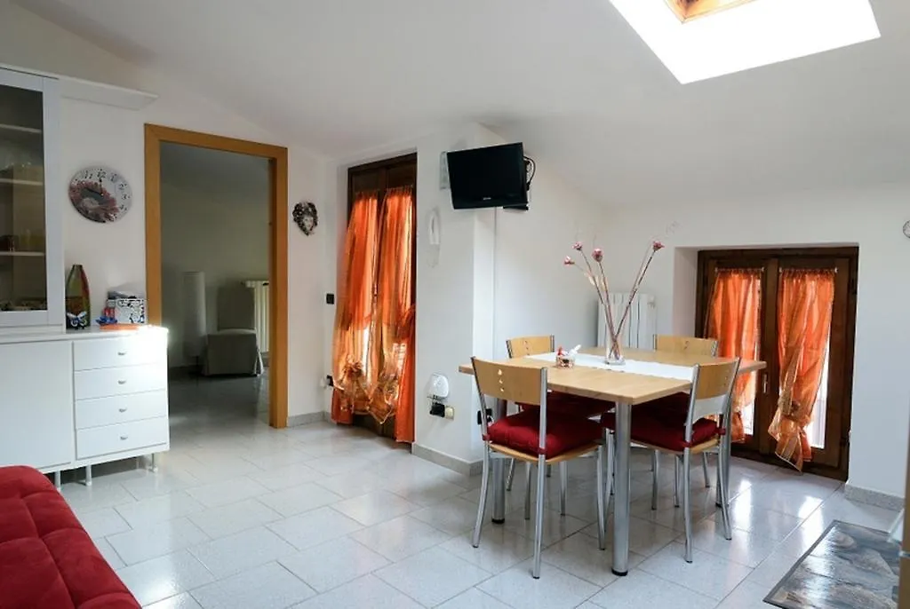 La Mansarda Sul Lago Lezzeno Appartement